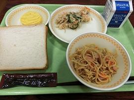 塩焼きソバ　オムレツ　バンバンジーサラダ