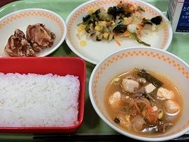 ごはん 牛乳 鶏のから揚げ② 海そうサラダ キムチスープ ごはん 牛乳 鶏のから揚げ② 海そうサラダ キムチスープ