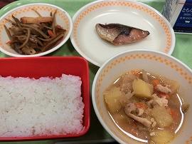 アジピリ辛焼き 茎わかめのきんぴら 根菜のごま汁 アジピリ辛焼き 茎わかめのきんぴら 根菜のごま汁
