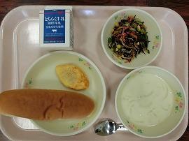 トマトオムレツ　ひじきのサラダ　じゃがいものスープ