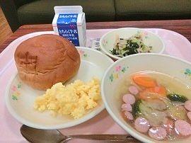スクランブルエッグ　枝豆サラダ　野菜とウィンナーのスープ