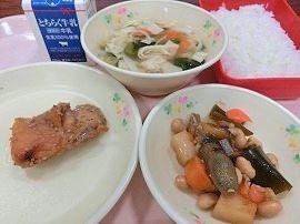 とり肉のごま味噌焼き　五目煮豆　ゆばとほうれん草のスープ