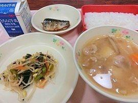 いわしのおかか煮　梅肉和え　豚汁