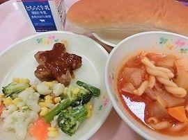星型ハンバーグ　花野菜サラダ　ミネストローネ