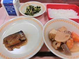 ごはん　牛乳　さんまのみぞれ煮　大根の味噌煮　菊花和え