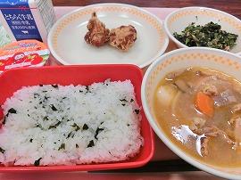 わかめごはん　牛乳　鶏の唐揚げ　のり酢和え　ピリ辛味噌汁　アセロラゼリー