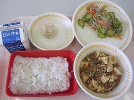 麦ごはん　牛乳　マーボー豆腐　えび焼売　くらげサラダ