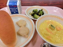 コッペパン　牛乳　たこナゲット　海藻サラダ　かぼちゃシチュー