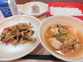 ごはん　牛乳　ポーク焼売　青椒肉絲　キムチスープ