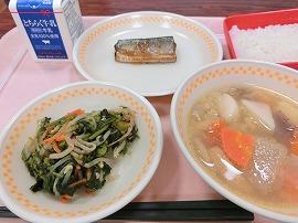 ごはん　牛乳　さんまおろし煮　くるみ和え　根菜のごま汁