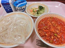 ミートソーススパゲッティ（スパゲッティ・ミートソース）　牛乳　ミモザサラダ　ヨーグルト