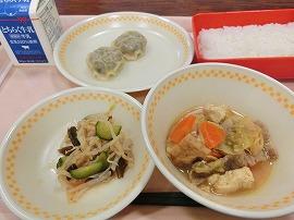 ごはん　牛乳　ジャージャン豆腐　てんぐにらまんじゅう　キムチ和え
