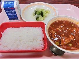 ごはん　牛乳　ハッシュドポーク　グリーンサラダ