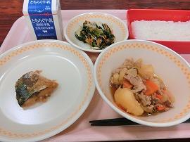 ごはん 牛乳 さば味噌煮 青菜のナムル 肉じゃが ごはん 牛乳 さば味噌煮 青菜のナムル 肉じゃが