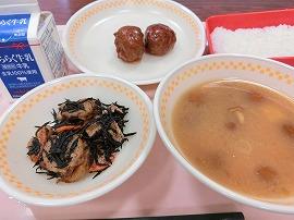 ごはん　牛乳　野菜肉団子　ひじきの炒め煮　なめこ汁