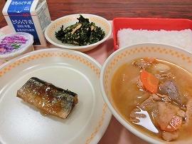 ごはん　牛乳　さんまおろし煮　のり酢和え　ピリ辛味噌汁　ブドウゼリー