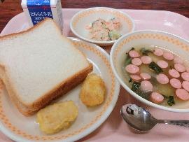 セルフツナサンド(食パン・ツナサラダ) 牛乳 チキンナゲット 野菜とウィンナーのスープ セルフツナサンド(食パン・ツナサラダ) 牛乳 チキンナゲット 野菜とウィンナーのスープ