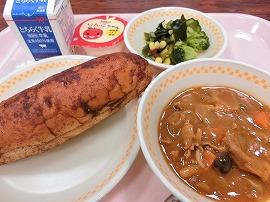 あげパン　牛乳　海そうサラダ　ブラウンシチュー　りんごゼリー