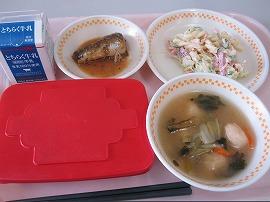 ごはん　牛乳　いわしごま味噌煮　マカロニサラダ　かんぴょうボール汁