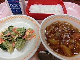 ごはん　牛乳　チキンカレー　ミモザサラダ