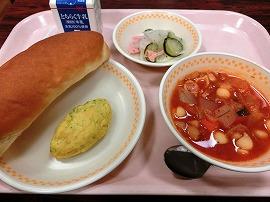 コッペパン　牛乳　ほうれん草のオムレツ　大根とハムのマリネ　ミネストローネ