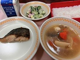 ごはん　牛乳　シルバー幽庵（ゆうあん）焼き　ブロッコリーとハムのサラダ　けんちん汁