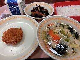 麦ごはん　牛乳　メンチカツ　ソース　ひじきの炒め煮　ゆばとほうれん草のスープ