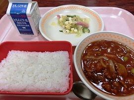 ごはん　牛乳　ハッシュドポーク　イタリアンサラダ
