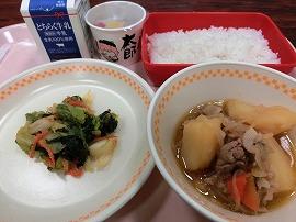 ごはん　牛乳　納豆　肉じゃが　ごま和え