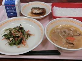 ごはん　牛乳　さんま梅煮　くるみ和え　ピリ辛味噌汁
