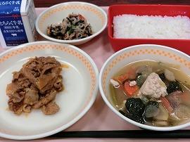 ごはん　牛乳　豚肉ケチャップ炒め　ツナとひじきのサラダ　けんちん汁