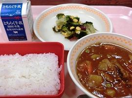 ごはん　牛乳　ポークカレー　海藻サラダ
