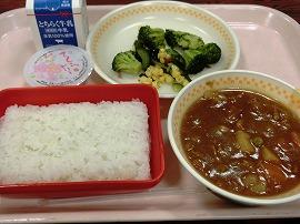 ごはん　牛乳　ポークカレー　海藻サラダ　さくらゼリー（レモンとサクランボ味）