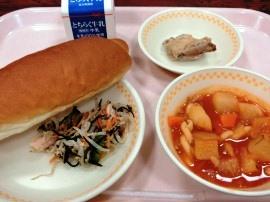 バターコッペパン　牛乳　鶏肉のハーブ焼き　ツナとひじきのサラダ　ミネストローネ