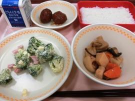ごはん　牛乳　野菜肉団子　いりどり　ブロッコリーとハムのサラダ