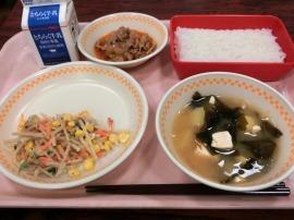 ごはん　牛乳　豚肉ケチャップ炒め　ごぼうサラダ　ジャガイモとわかめの味噌汁