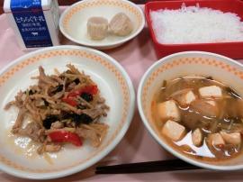 ごはん　牛乳　チンジャオロースー　えび焼売　キムチスープ