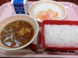 ごはん　牛乳　チキンカレー　フルーツヨーグルト和え（みかん・パイン）