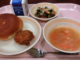 はちみつパン　牛乳　メンチカツ　ソース　ひじきサラダ　オニオンスープ