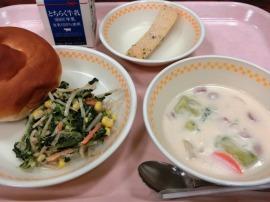 牛乳パン　牛乳　いかハーブ焼き　ごぼうとほうれん草のサラダ　白いんげんのポタージュ