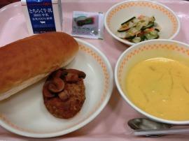 コッペパン　県産いちごジャム　牛乳　ハンバーグ　フレンチサラダ　かぼちゃスープ