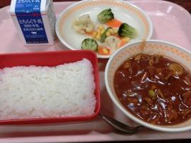 ごはん　牛乳　ハッシュドポーク　花野菜サラダ