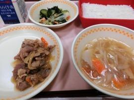 ごはん　牛乳　豚肉しょうが炒め　じゃことえびのサラダ　ワンタンスープ