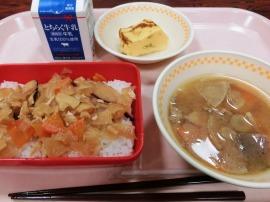 セルフ五目ごはん（ごはん・五目ごはんの具）　牛乳　厚焼き卵　根菜のごま汁