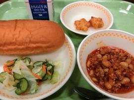 牛乳パン 牛乳 チリコンカン ポテトフライ② フレンチサラダ 牛乳パン 牛乳 チリコンカン ポテトフライ② フレンチサラダ