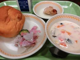 はちみつパン 牛乳 鶏肉ハーブ焼き 大根とハムのマリネ 秋味シチュー はちみつパン 牛乳 鶏肉ハーブ焼き 大根とハムのマリネ 秋味シチュー