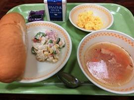 コッペパン ブルーベリージャム 牛乳 スクランブルエッグ ポテトサラダ オニオンスープ コッペパン ブルーベリージャム 牛乳 スクランブルエッグ ポテトサラダ オニオンスープ