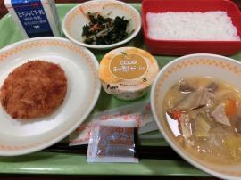 ごはん 牛乳 ハムカツ ソース 黒ごまあえ 豆乳仕立ての野菜汁 梨ゼリー ごはん 牛乳 ハムカツ ソース 黒ごまあえ 豆乳仕立ての野菜汁 梨ゼリー