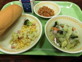 セルフスラッピージョー(コッペパン・スラッピージョーの具) 牛乳 花野菜とパスタのサラダ 野菜とウインナーのスープ セルフスラッピージョー(コッペパン・スラッピージョーの具) 牛乳 花野菜とパスタのサラダ 野菜とウインナーのスープ