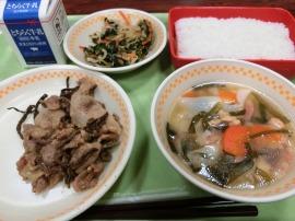 セルフビビンバ（ごはん・焼き肉・ナムル）　牛乳　ワンタンスープ